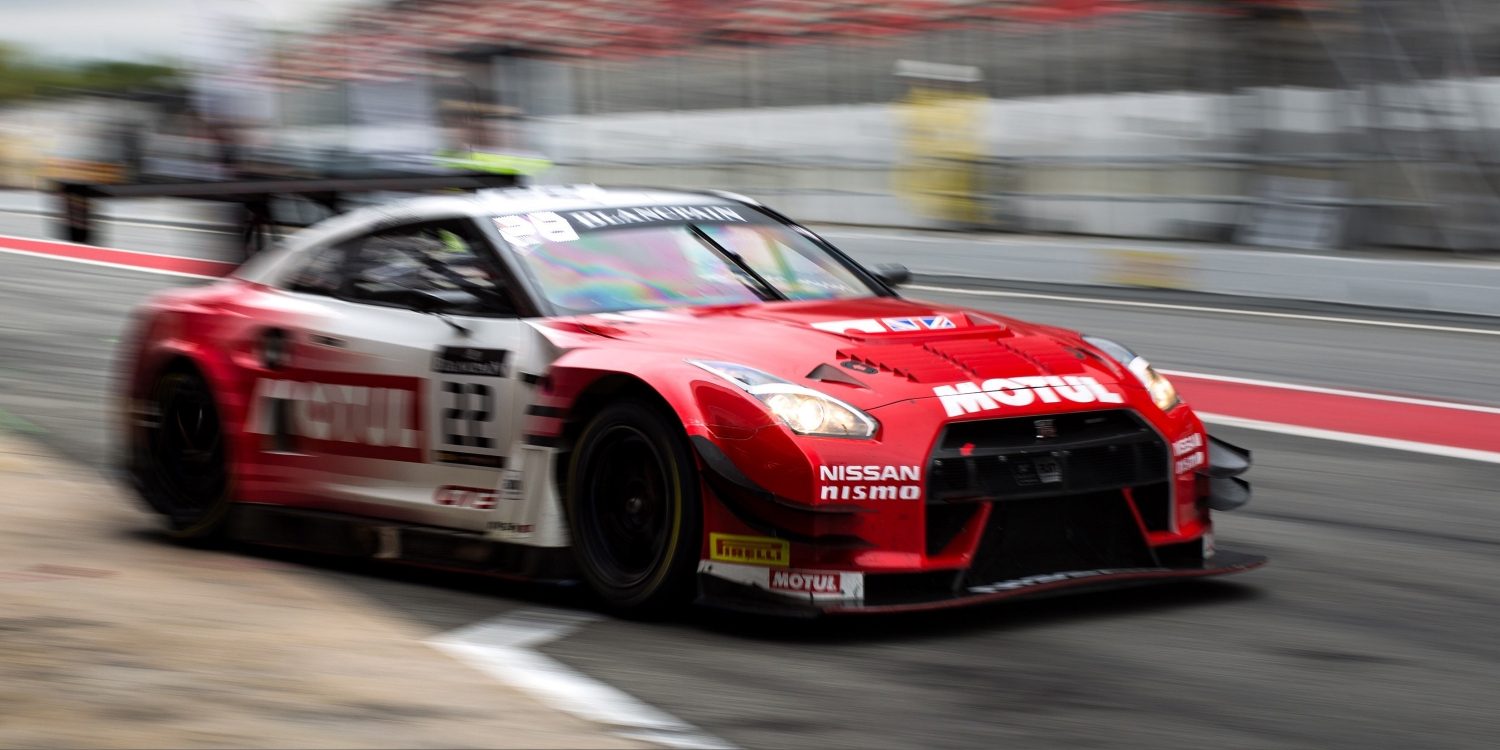 Nissan GT-R NISMO GT3 pit stop at 24 Hours of LeMans